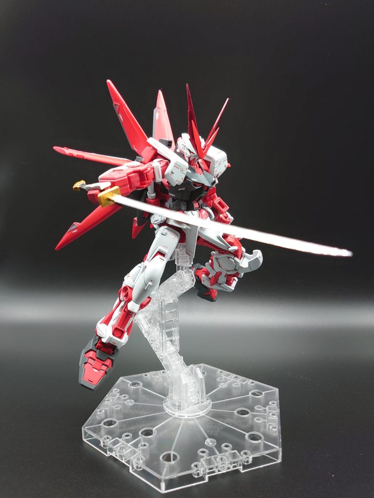 ガーベラストレートの刀身はガンダムマーカーのメッキシルバー使ってみました。