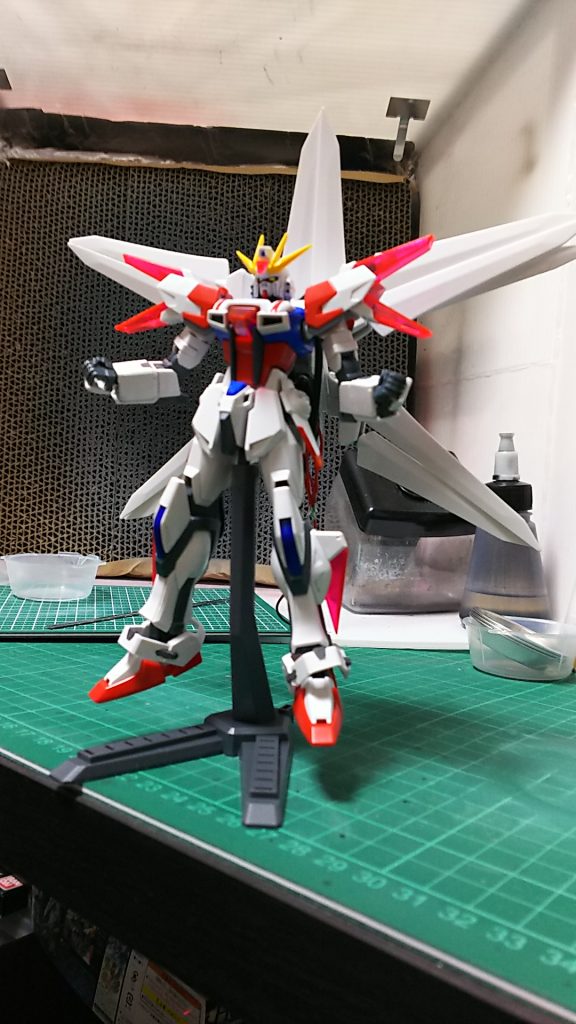 通常状態正面からは配線が目立たないように配線は胴体内部を通しています。