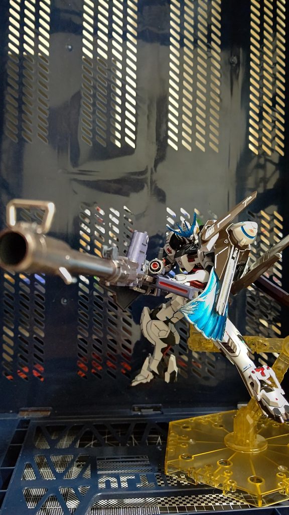 バレルを展開し遠距離にも対応できるようにしています。