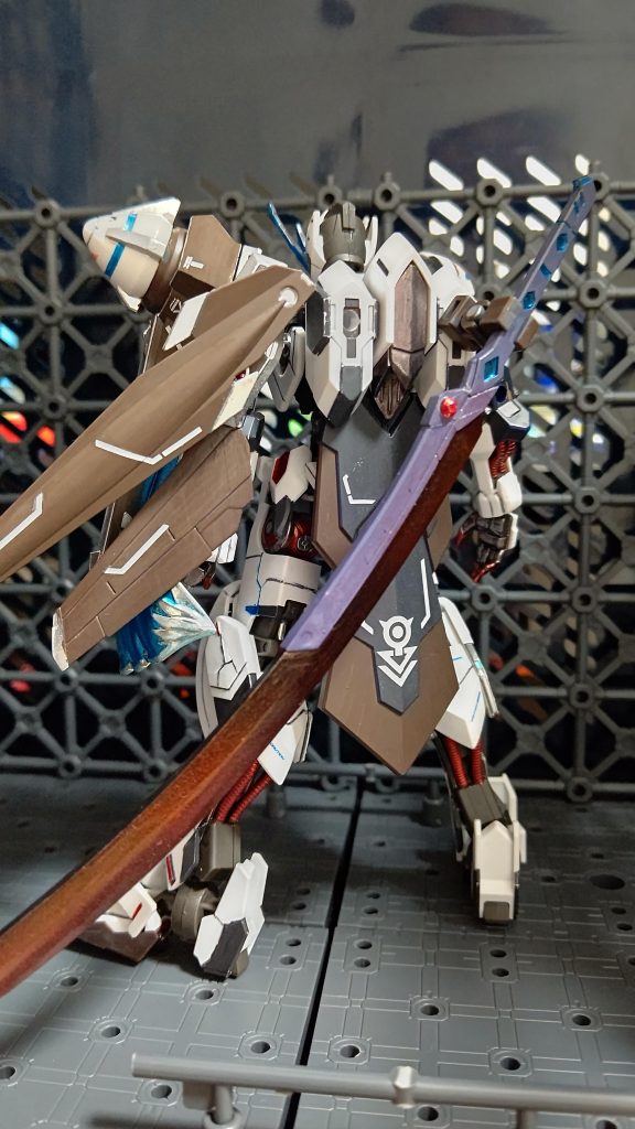 後ろ姿です。デカールはエクシアの水転写デカールを使用し、一部に30MMのデカールも使用してます