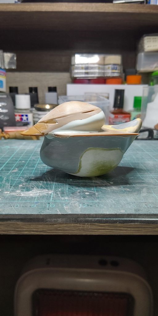 パテ盛りしたら、なんとなく玩具のアヒルに近づきました。