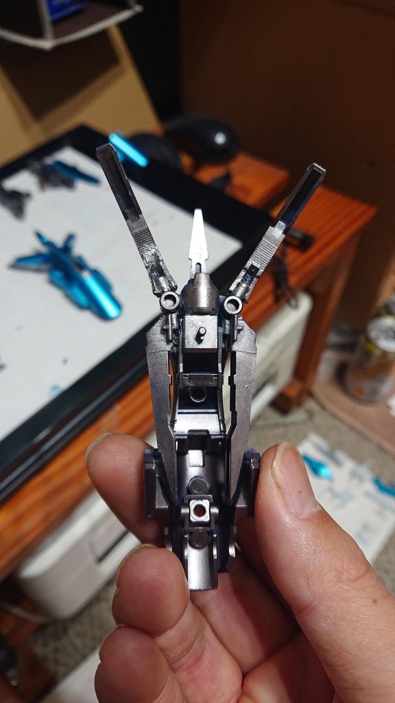 特に意味はありませんが、左右に爪を動かせるようにしました。