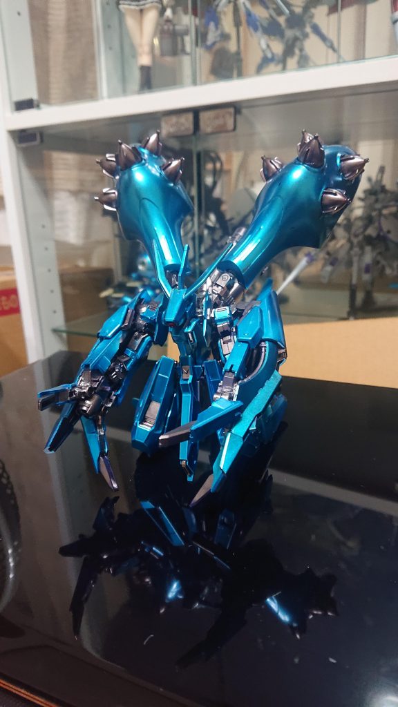 ウーンドウォートにSDナイチンゲールの羽、グレイズの頭(改造)をミキシングして、ガンダムマーカーヘビーメタリック、コスモメタブルーで塗装しました。