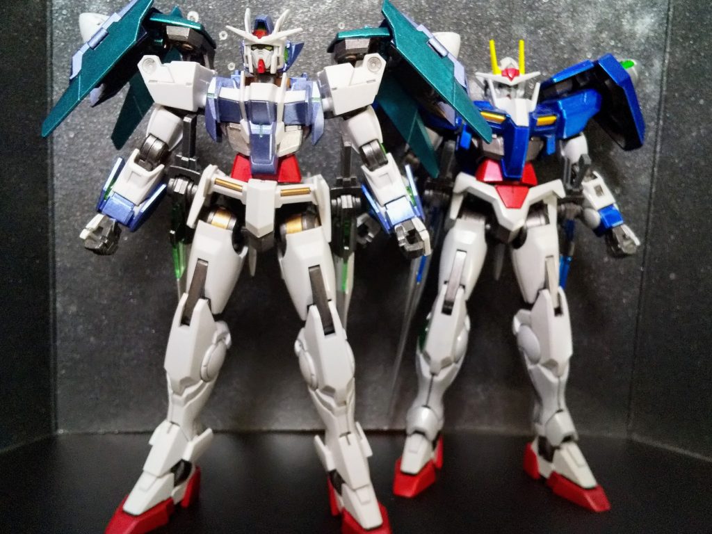 オリジナルのダブルオー(GUNSTAは未投稿です)と並べてみました。