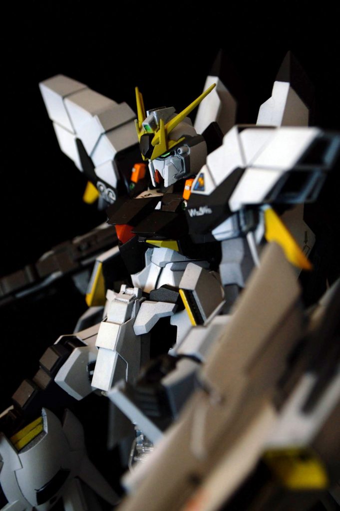 カラーイメージはνガンダムですが、機体的にジョリーロジャーっぽいですねアンテナ形状を結構変更しています