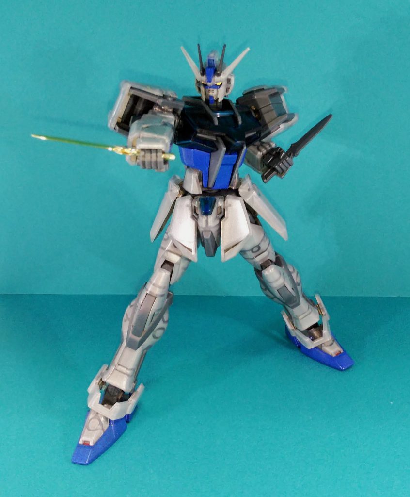 ツインアイをLED発光させています。