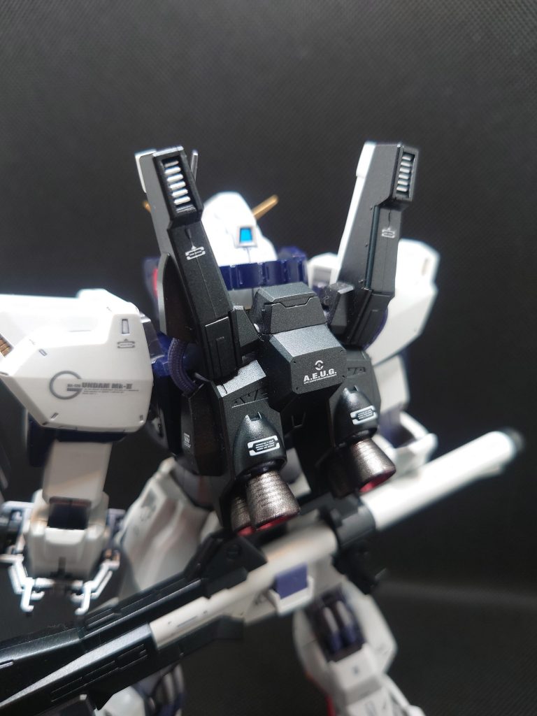 上部のスラスター？口はメッキ的なシルバーで。