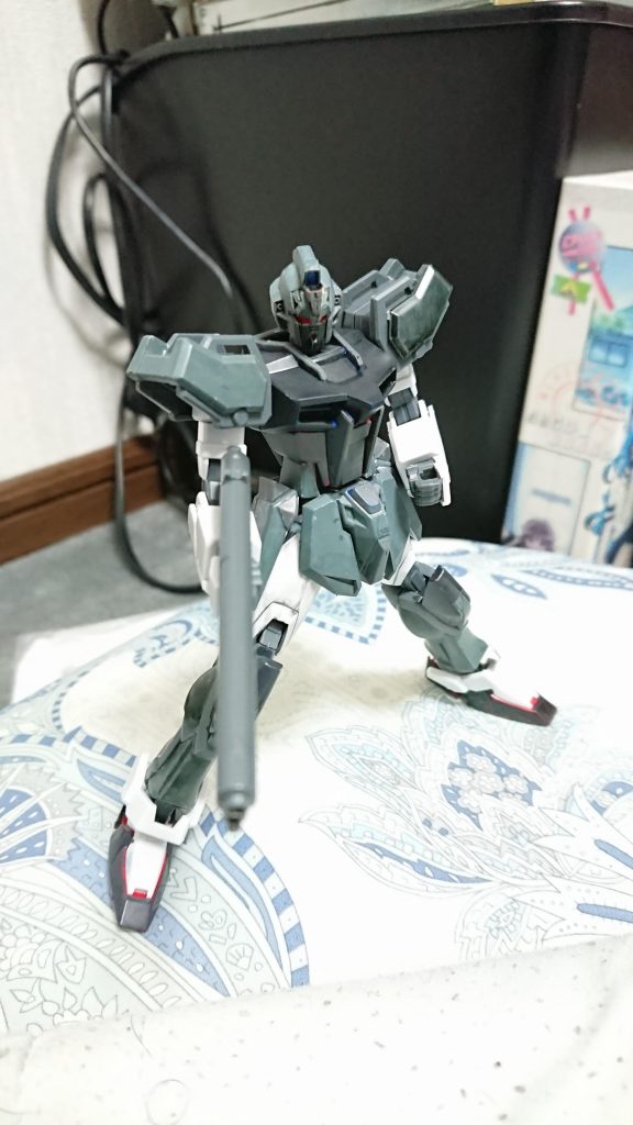 対ザフトを想定しているため、ビーム兵器は不採用。ジン、シグーの装甲を容易に貫く実弾ライフル。