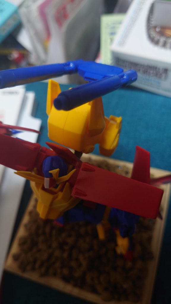 バックパック等各所に省略や大胆な形、つまるところの「二次元の嘘」を盛り込んでいます。ここまでの閲覧ありがとうございました！よろしければコメント等頂けるとめっちゃ喜びます！