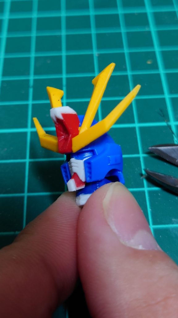 原型を残しつつ大張氏の作画に近付けるように作っていきました。首で2ミリ、大きくS字に曲げた腰で5ミリ、太ももで4ミリ延長しています。