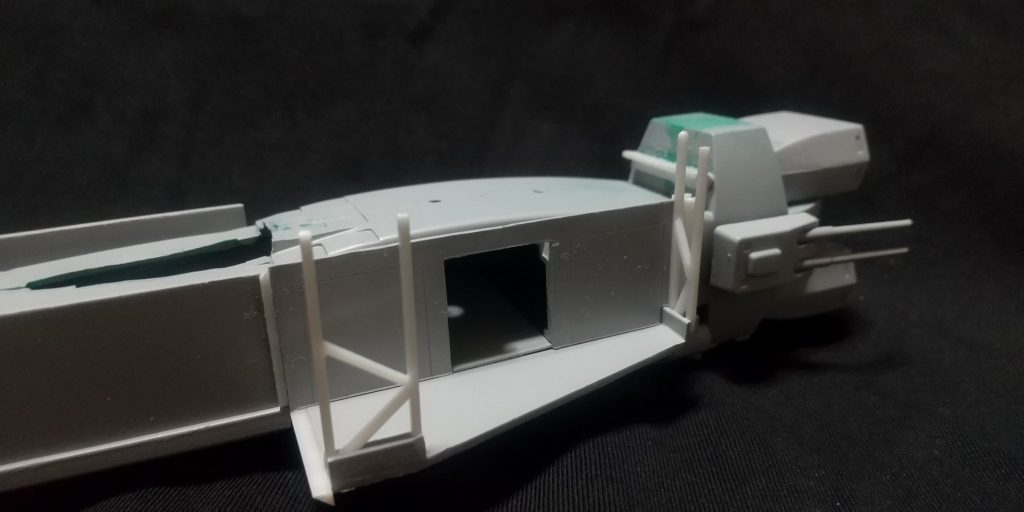 途中でふと思い付きで中にも居ますよ♪って感じにしようと思い穴を開けた,,,,