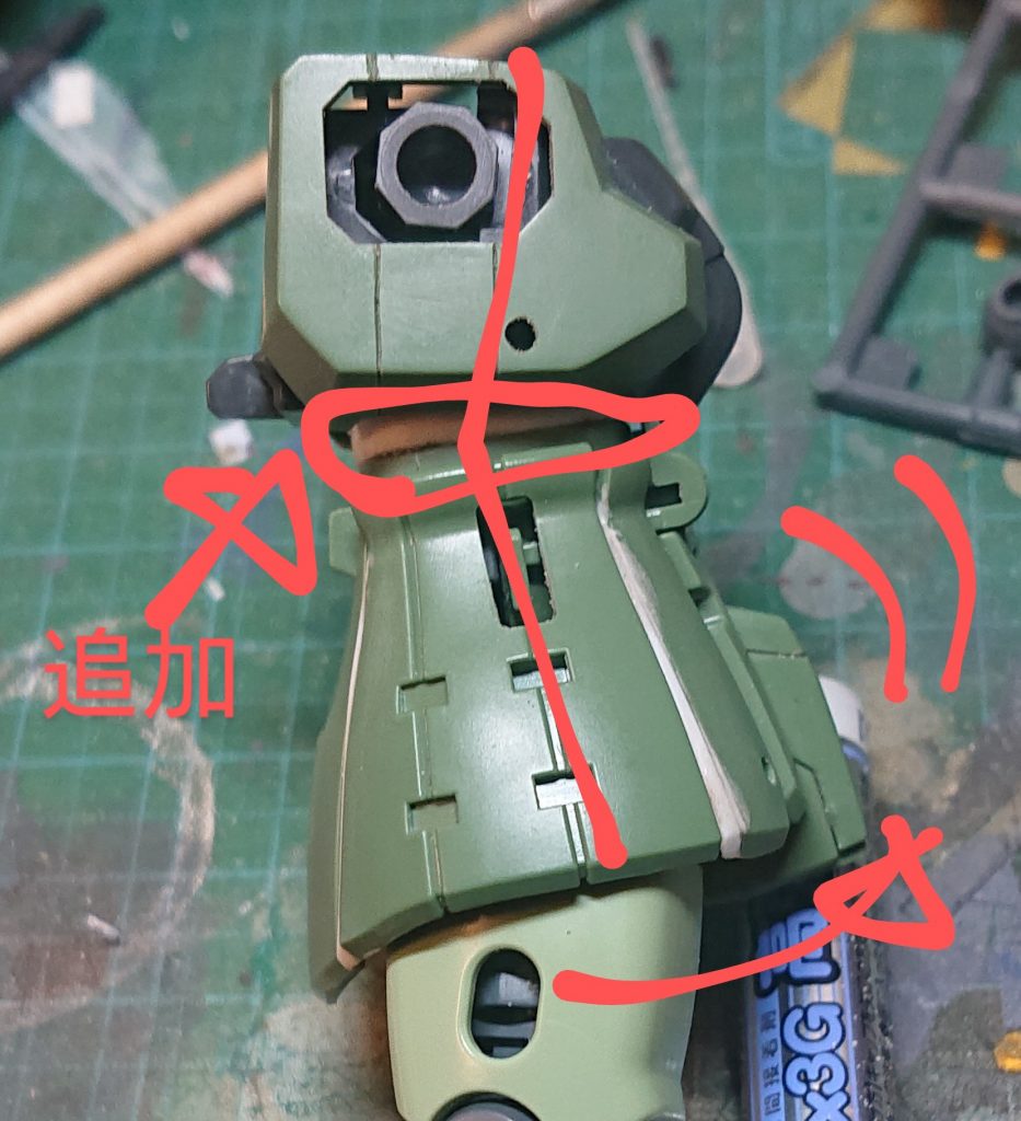 腰の改修、プラ板の積層で楔状のパーツを追加、これにより、より前屈姿勢が可能に。