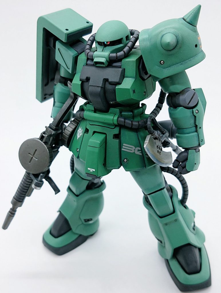 改修点として、各部のエッジ出し 、立ちポーズが決まるように関節可動範囲の拡大などを行いました。ハンドパーツはAube Dimension Works様による3Dプリンター製パーツ「ADハンド Type.E SMサイズ」を使用、バーニアは同「ADバーニア」を使用しました。