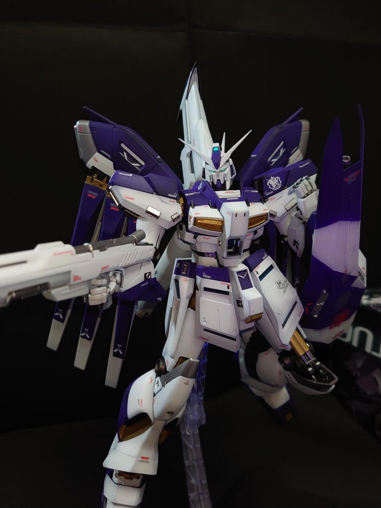 シールドはスプリッター迷彩、ファンネルはグラデーションはあまり好きじゃないのでロボ魂風に塗装しました。