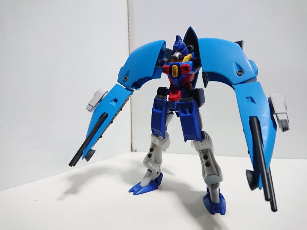 他にやった改修は足首の延長、腕のブースターの移動です。