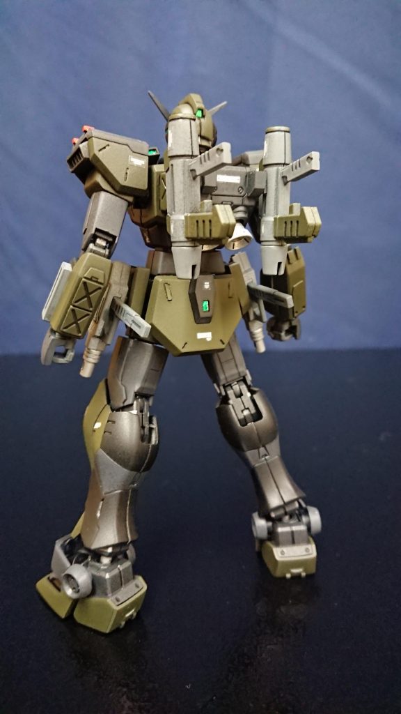 ビームスプレーガンはバックパックの両脇に片方ずつ磁石でマウントできるようにしてあります。サブマシンガンも同様に両腰のサイドアーマーにマウントできますあと、各所にディテールアップパーツやプラ板でウェラブルアーマーっぽいのをくっつけてます