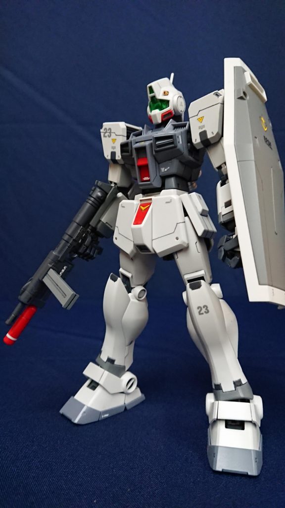 ポケ戦では素晴らしいまでのやられっぷりでしたが、ジムとしてはしっかりと系統を受け継いでるシンプルな外見です。頭部・胸部のダクト周りや武装など、「少し強くなったよー」みたいな箇所も見受けられるので、総合的にとても良いフォルムだと思います