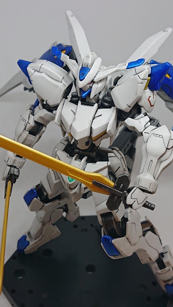 バエルソードを構えたポーズ