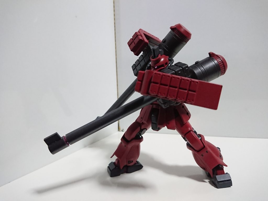 炸裂装甲盾炸裂火薬(左右合わせて3発)が仕込まれているザクの盾。防御だけでなく自ら突進して使うときもあります。