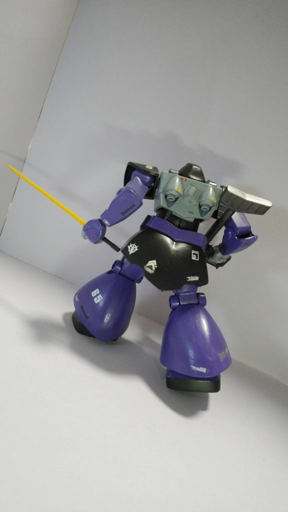 ドムのたくましい後ろ姿スカートとすそを延長しております🐱