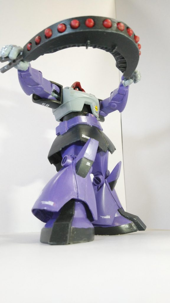 ブーメランイディオム発射!扇状に14発ものロケット弾をばら撒くので敵陣はてんやわんや撃った本人もどこに飛んでいくかわからない(´・ω・`)からの……