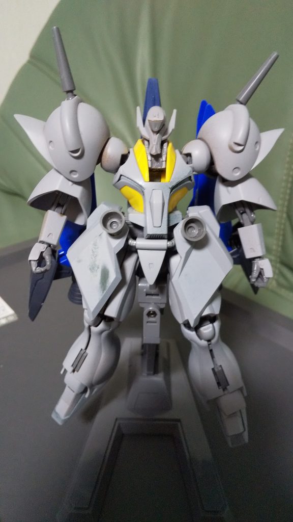 顔をどうするか検討中の頃です。ヒゲが嫌い、モノアイが嫌いって思ってました。