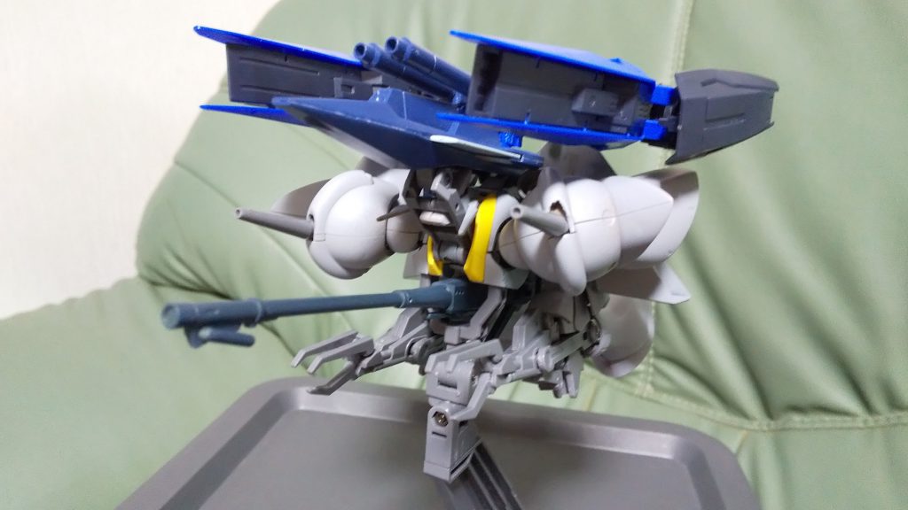 モビルアーマー状態。両脇のシールドを取り替えることにしました。