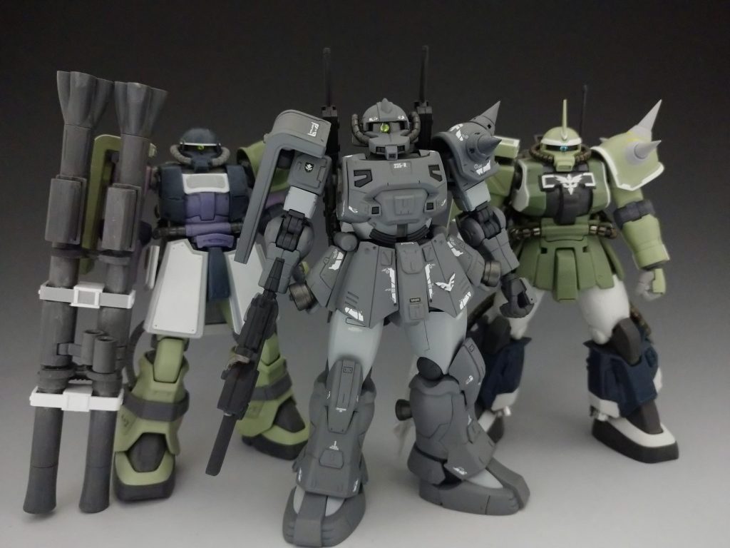 完成したアクトザクと同時進行していたF2ｰRタイプと現在進行中のジャンクザク(三体目？)です。F2ｰRは前に作ったF2ｰドラッツェ+の反省点から改めて、ジャンクザクはジャンクパーツの消化等目指してます。