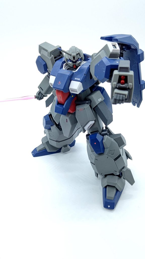 ゴツく大柄なスタイルで、アシンメトリーの頭部等々、好きなポイントが多いです。