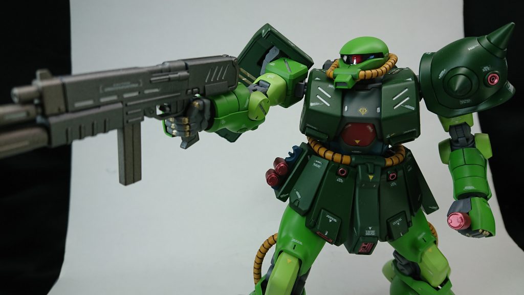 マシンガンはガイアカラーのガンメタサフを吹いただけです。エナメルカラーで少し部分塗装をしています。