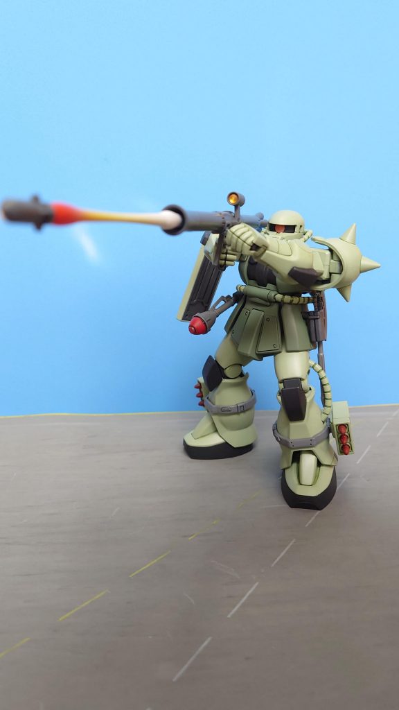 頭と足首をカットして少し修正しましたｗ　古いキットなので最近のリバイブザクに寄せたつもりです...伝わらないレベル(； ･`ω･´)