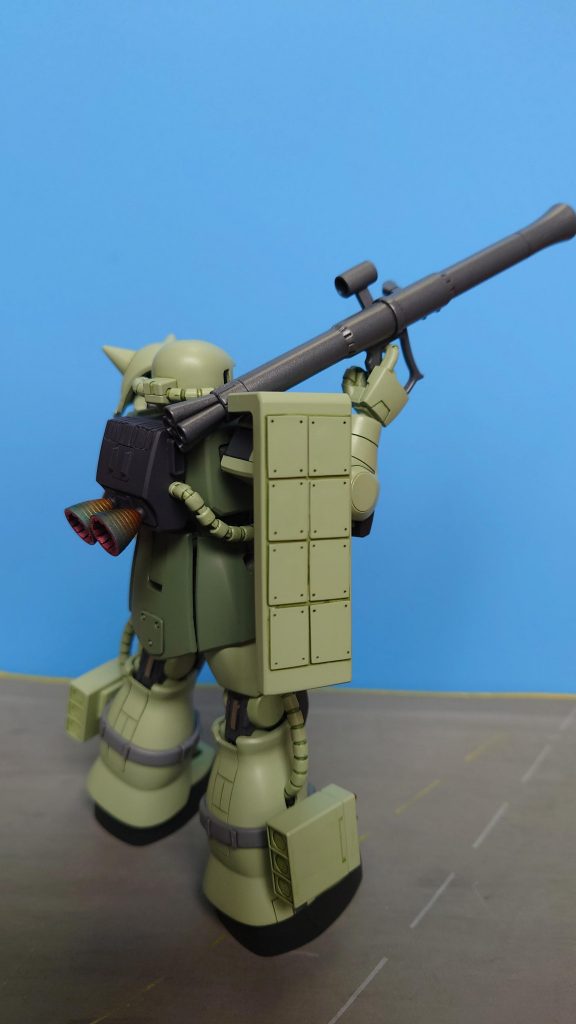 増加装甲とバーニアを取り付けて、ちょっとスジ彫りしました。