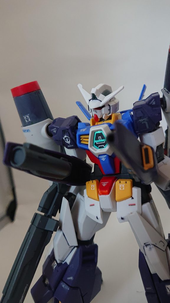 両腰にはビームキャノンにもなるバインダーを装備