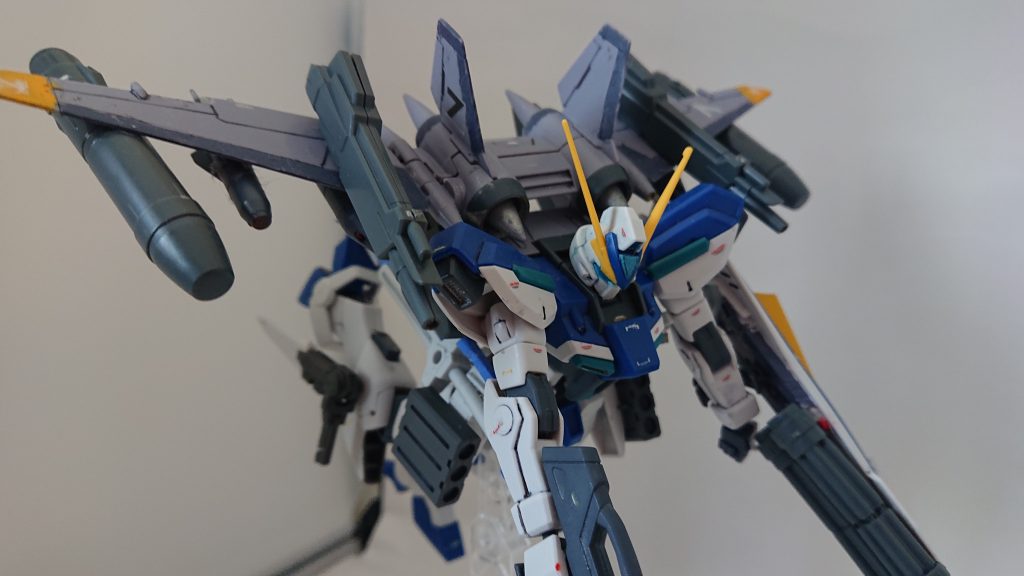 ウィンダムの万能ストライカーパックを作ろうというコンセプトで作って見ました。シルエットが変わり過ぎないよう本体には武器を装備させるだけで主な改造はストライカーパックに。