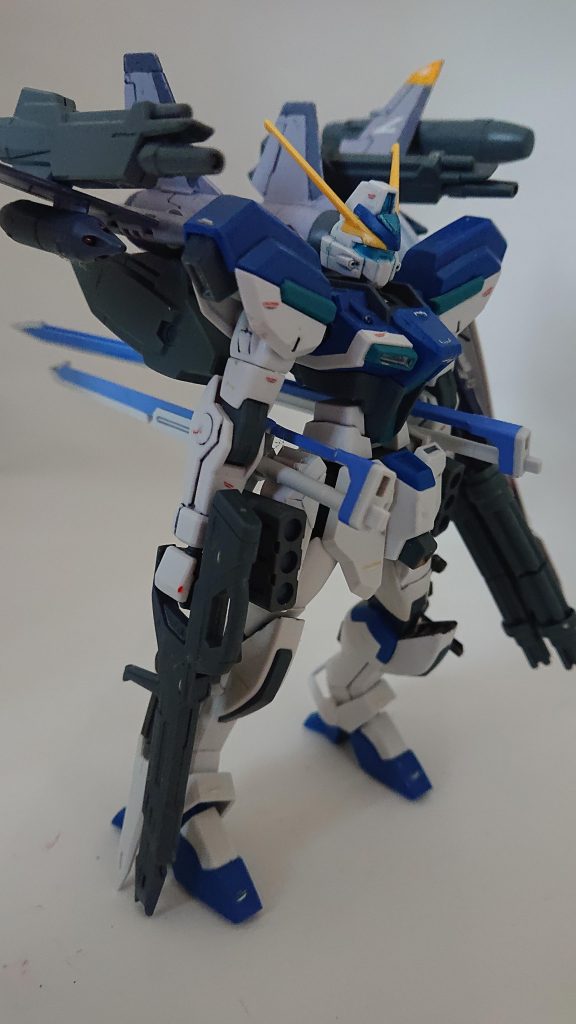 シールド裏のガトリングはパワードアームズパワーダーのものを接着