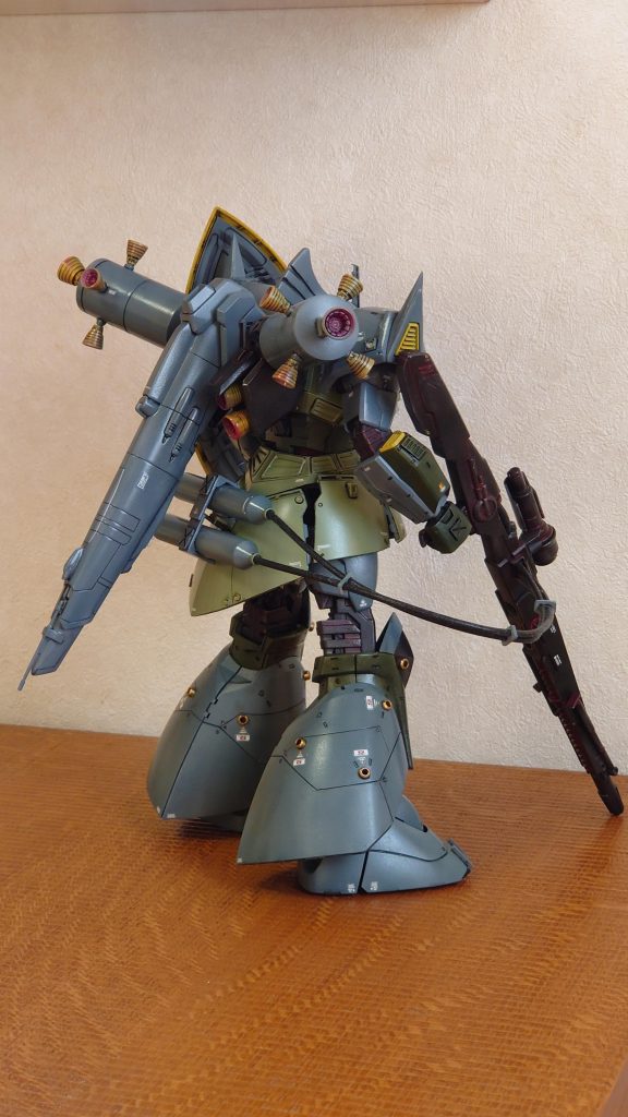 バックパックにはＳガンダムのテール・スタビレーターにプロペラントタンクをつけてサンダーボルト風に仕上げてます