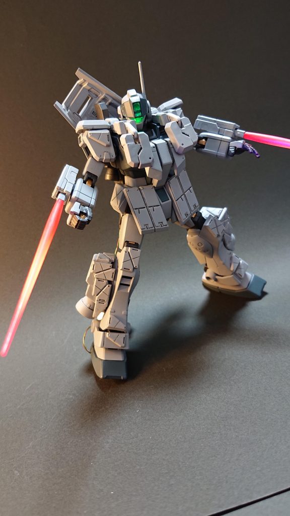 背中のコンテナをおろしてシールドをマウントすると全方位的に防御性能が高まるとかそうでもないとか!?そしてビームサーベル二刀流で近接攻撃でも怯まず戦います!💥⚔️😠💨😌🍀(まとめ)今回はチョバムアーマーなど、各種パーツをネオジム磁石🧲で着脱できるように作りましたが、追加装甲の着脱で大きく雰囲気を(手軽に)変える事ができ、とても気に入りました😊なお、制作期間が3週間程度と自分にしてはなかなかの短期間作成だったのですが、カラーリングや全体のフォルムなども理想的な感じに仕上がって満足しています。⬇️以下、制作工程です。