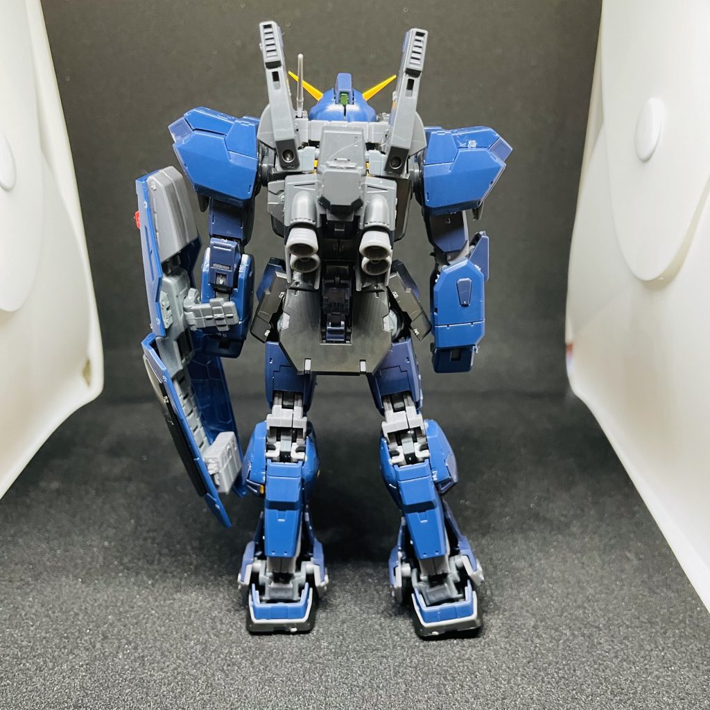 　僕のガンプラ制作では、シンプルそのものを楽しみたいので、塗装もやらなきゃ、スジ掘りもしないです♪あとは、デカール何かも貼ったことないです！！これでも、完成した姿を見れたらそれで充分( ^ω^ )