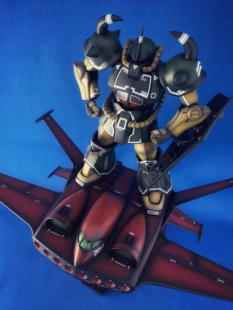 HGUCリアルタイプグフのボックスアートをイメージして塗り分けていますキャノピー脇のナンバリングデカールはグフのキットに付属しているという、面白い仕様です