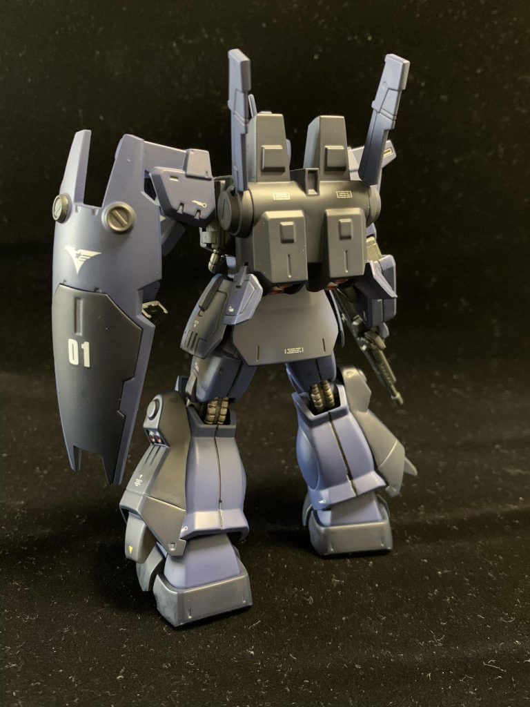 脚および腕の合わせ目は段落ちモールド化、ビームライフルと肩の合わせ目は消してます。それ以外の細工はしてません。