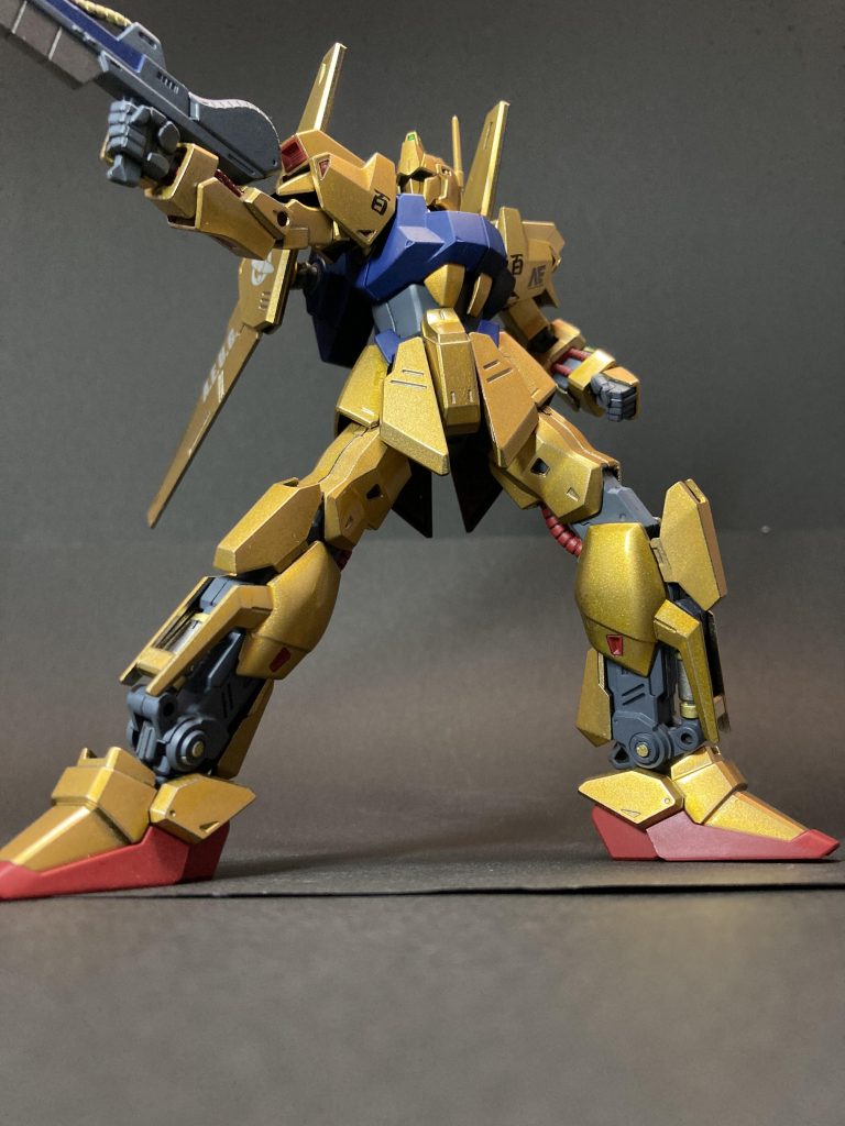 金色は水性ホビーカラーで、他の部分はシタデル筆塗りです。今の水性カラーって綺麗に塗れますね。