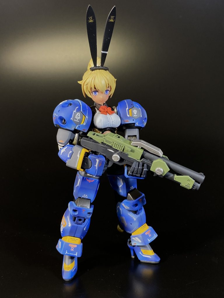 武装は大型ショットガン 通常腕では耐えられない大反動を剛腕、剛脚でねじ伏せて大口径散弾をブチ込む戦闘スタイル。近接格闘はもちろんグーで殴る。なお、ショットガン射撃時は反動で胸部装甲がぶるんぶるん揺れるとか揺れないとか…