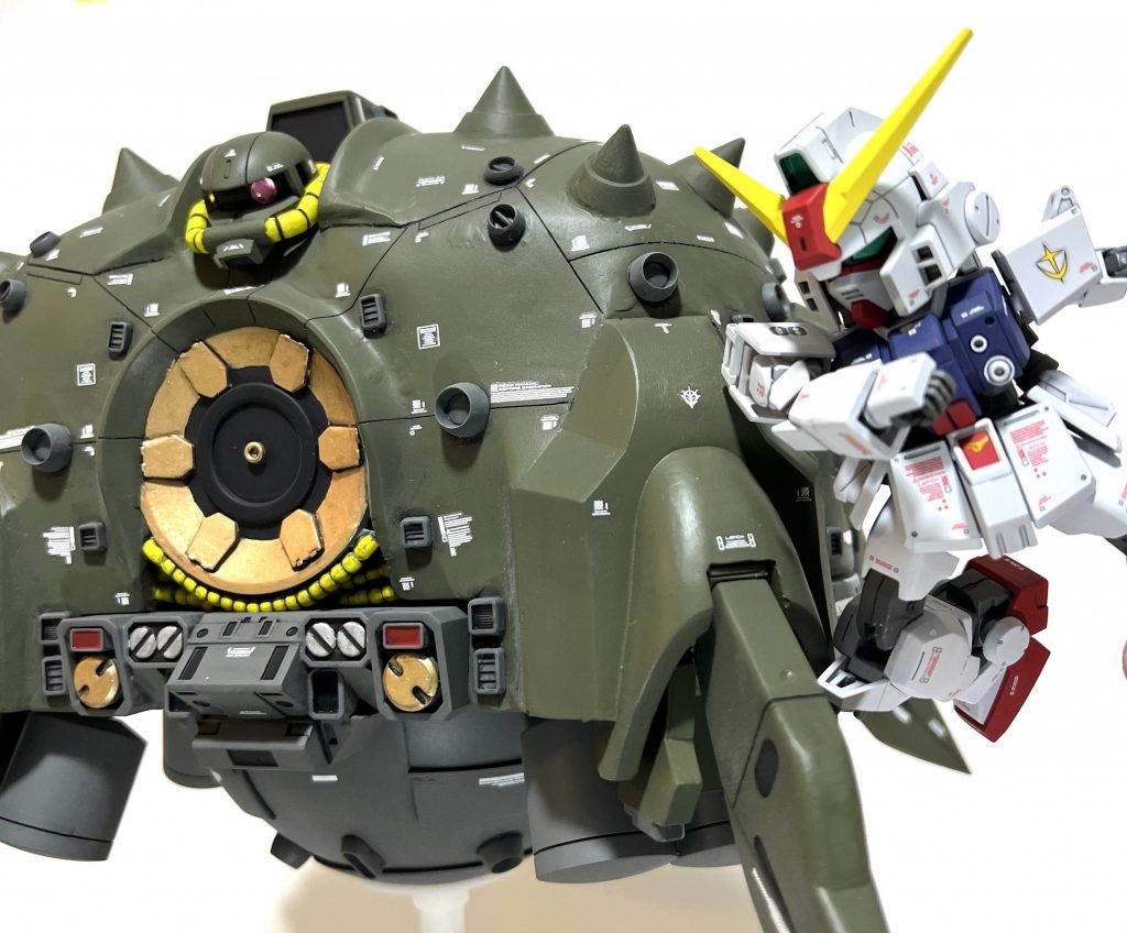 「ミゲル！！」のシーンです。本当はアプサラスⅡに陸ガンがしがみついている構図で撮りたかったのですが、デフォルメ体型だと陸ガンがカッコよく写ってくれないので断念しました…