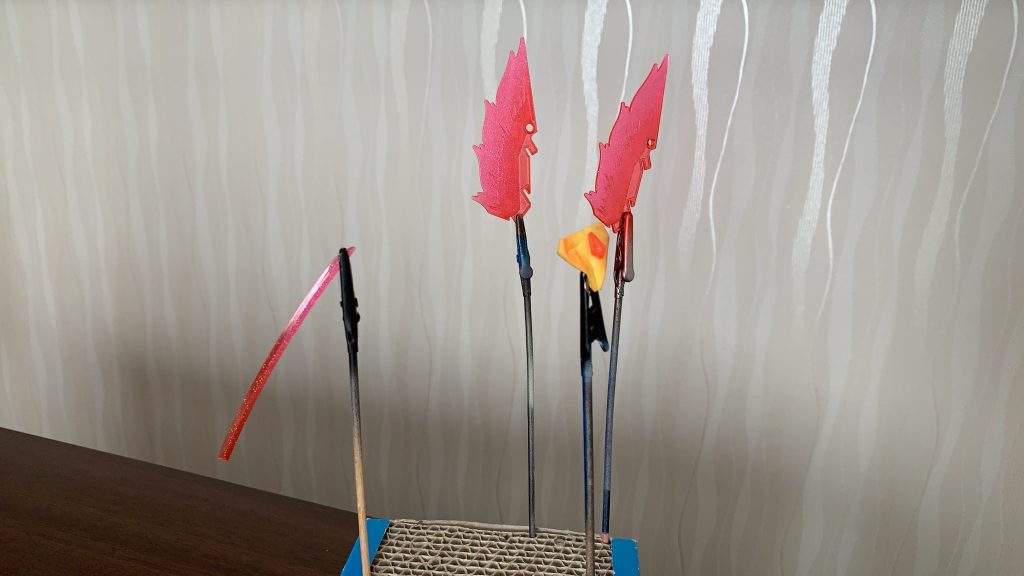 クリアパーツはクリアレッドをふいてグラデーションこの状態だと赤めな光の翼になるかなと思ったけど、組み立ててみたら意外と赤くはなかったかなと思いました。