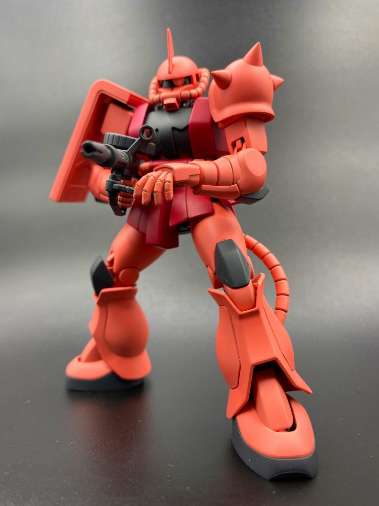 基本工作のみの素組み、TV版のイメージにしたかったので指、関節は手足と同色、太もものモールドは埋めました(急いで塗装したせいかうっすらラインが見えてます…)