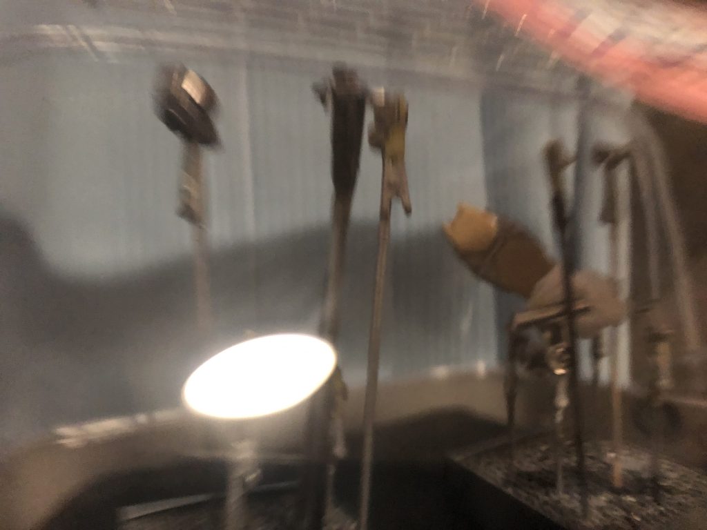 缶スプレーで黒→銀で塗装サンドカラーはタミヤのアクリルを筆塗り