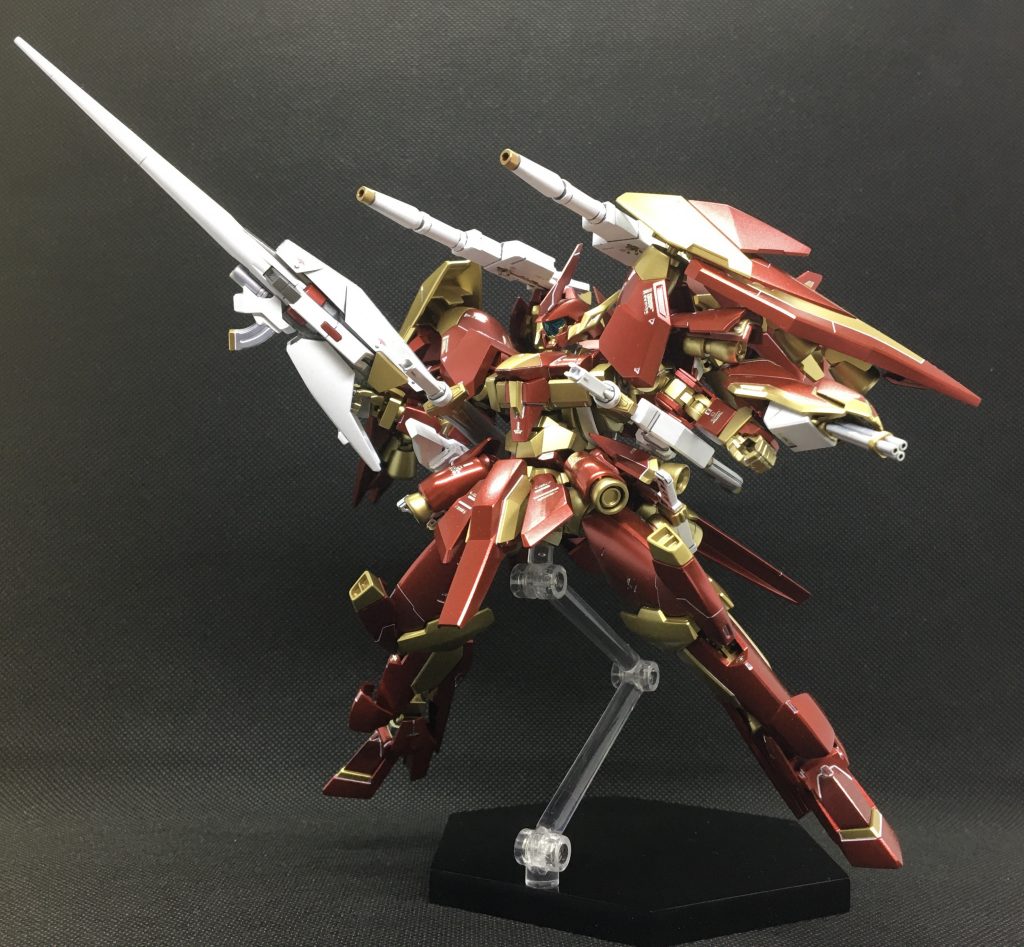 【固定砲台形態】背部ブースターマウント時において、前方に展開する事で固定砲台として使用可能な形態。ガンランス装備時でも使用可能となるこの形態は、接近しつつ強力な砲撃を標的に浴びせる。