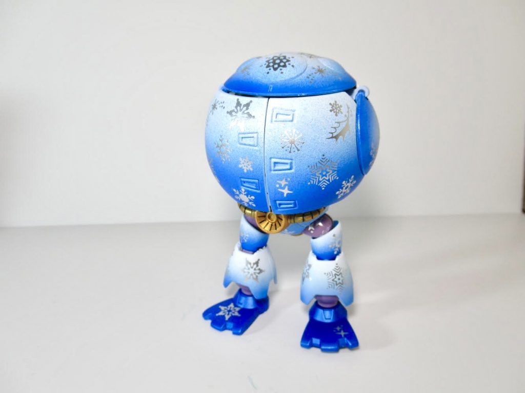 丸まりモーード！スノードーム内のオブジェみたいです。