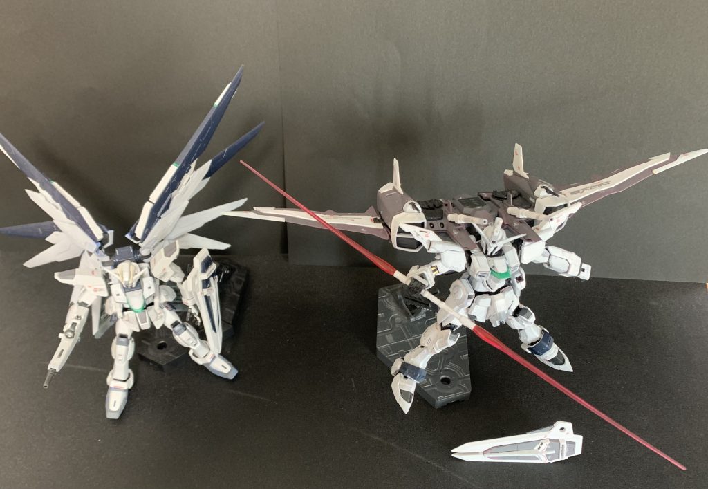 ジャスティスガンダムモノトーンver.–2枚目/制作者：たかぼう