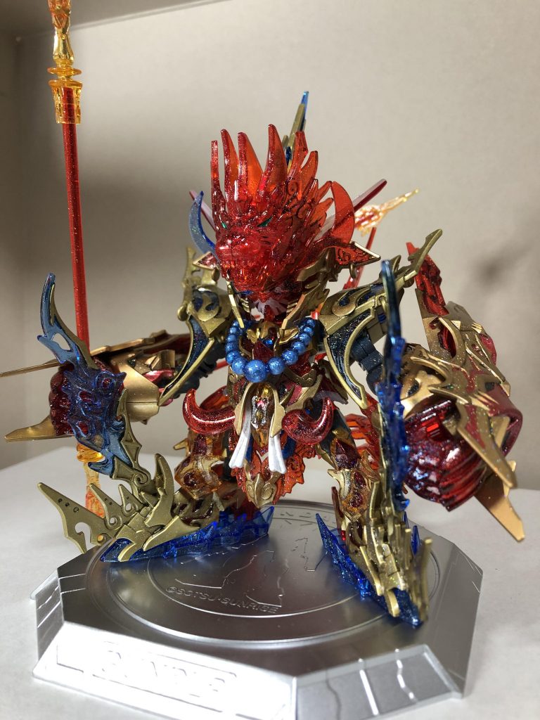 渾然猴王態❗️部品を余らせたくなかったので悟空シルエットの大猿の手を足首に、足首に着いていた翼を背中に付けて如意棒も持たせてあります。正に全部乗せ❗️たまらん❗️